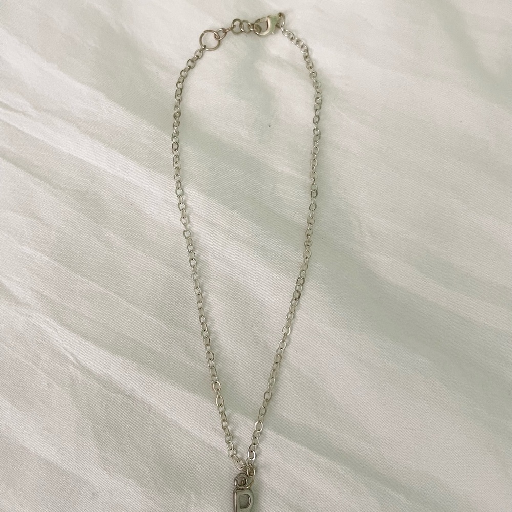 Beautiful R necklace - Picture 2 of 2